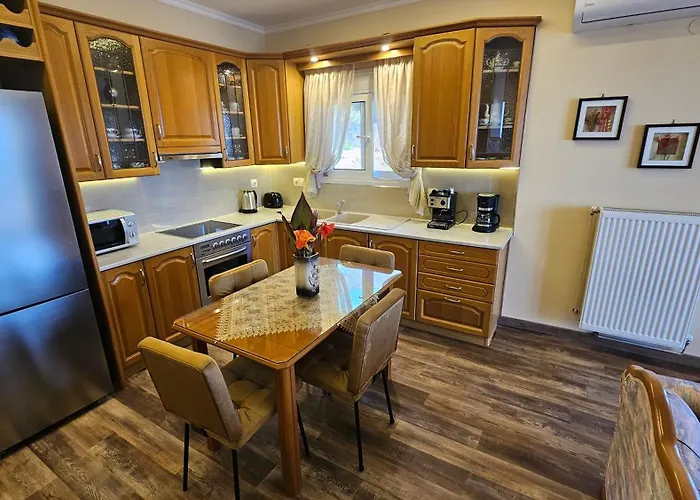 Georgia's Skyview Apartman *