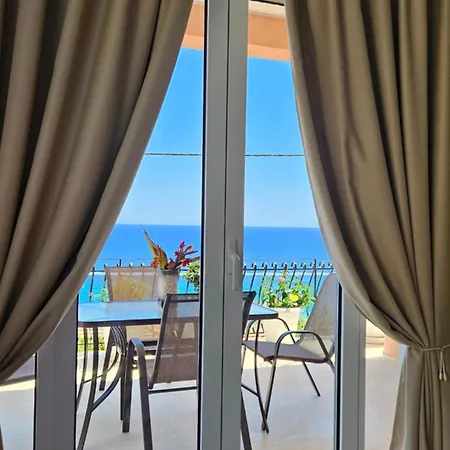 Georgia's Skyview Apartament *